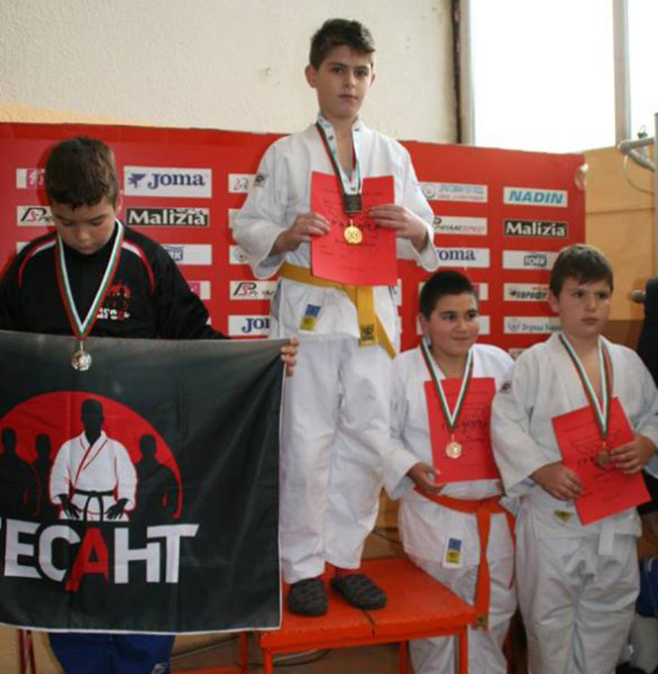 20 медала и 4 отборни купи за джудистите на Хасково на международен турнир