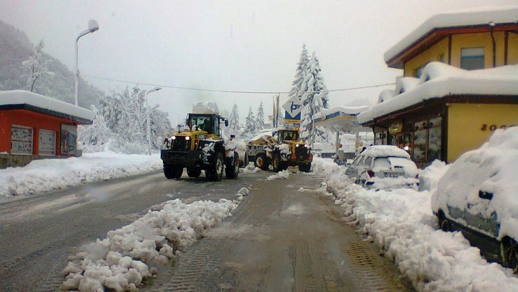 Областният управител ще следи за почистването на снега по пътищата