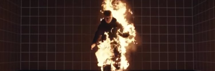 Дамиен Уолтърс показва култови каскади в киното в 2 1/2 минути (видео)