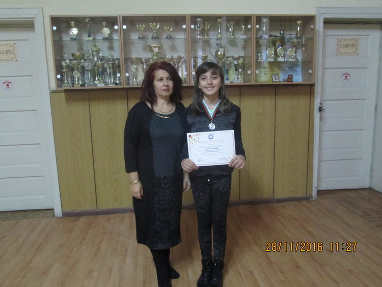 Двама златни математици класира училище „Кирил и Методий“ в есенния тур на „Математика без граници“