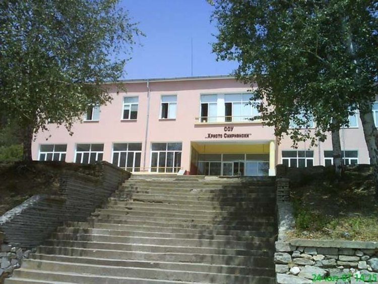 Започна изплащането на закъснелите заплати на учителите в Бял Извор