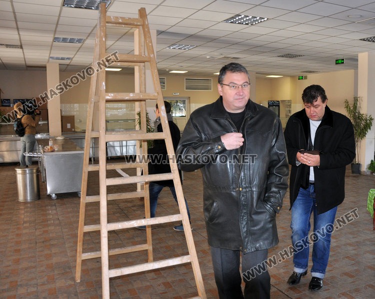 столовата в лагера ще заработи от утре,след като бъде изцяло отремонтирана след бунта