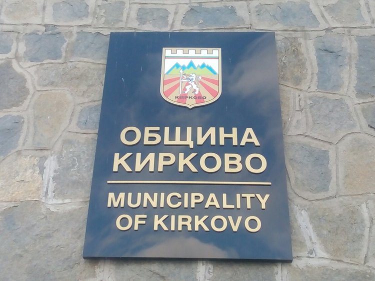 Седем фирми с 40 машини почистват общинските пътища в Кирково