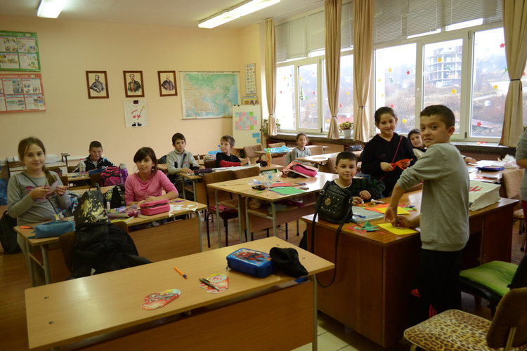 Четвъртокласниците на "Славейков" в благотворителна акция