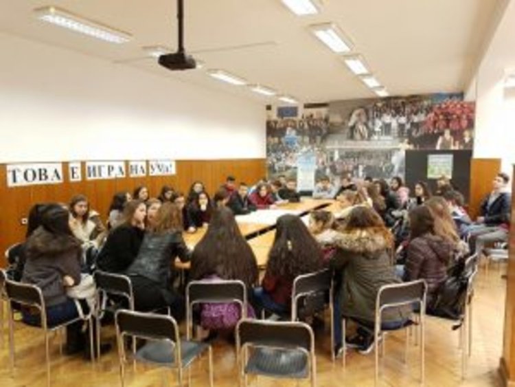 Гимназистите от &bdquo;Ботев&rdquo; обсъждат младежката безработица на кръгла маса