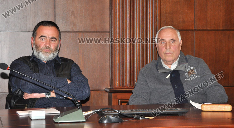 Съставителят (вдясно) и неговият рецензент