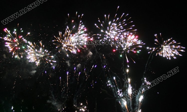 Димитровград посрещна Дядо Коледа и звездата от Детската Евровизия Лидия Ганева