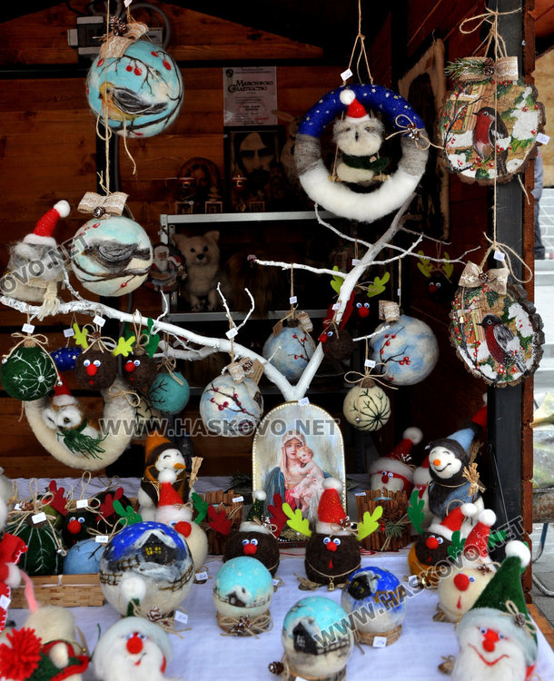 Украса за елхата и мед за душата - първи на Коледния базар