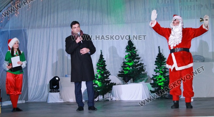 Димитровград посрещна Дядо Коледа и звездата от Детската Евровизия Лидия Ганева