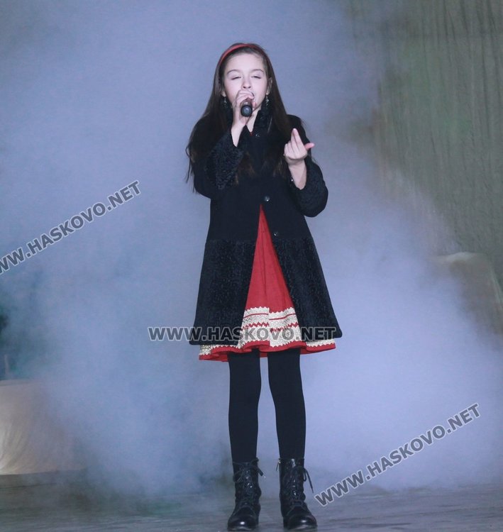 Димитровград посрещна Дядо Коледа и звездата от Детската Евровизия Лидия Ганева