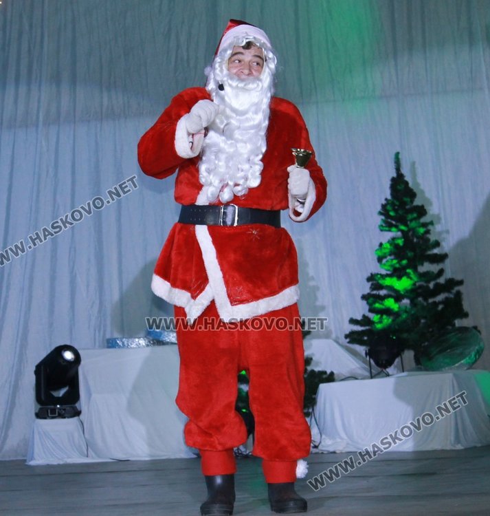 Димитровград посрещна Дядо Коледа и звездата от Детската Евровизия Лидия Ганева