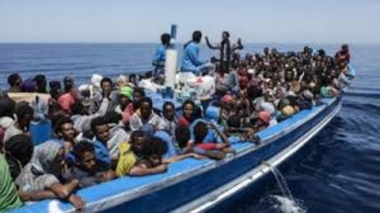 Мигранти прииждат по море към гръцките острови