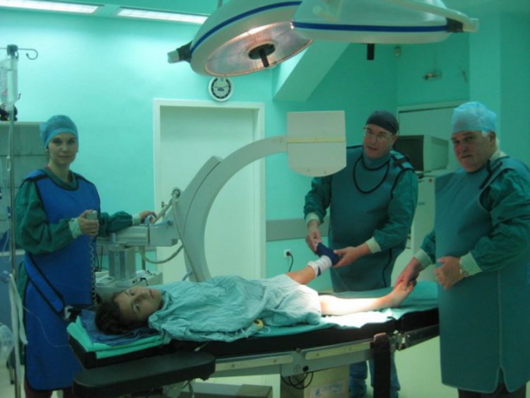 Детски ортопед плаща разходи на пациентите си