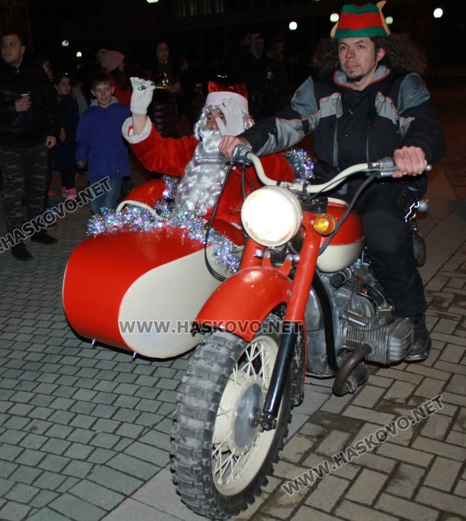Дядо Коледа пристигна с мотор