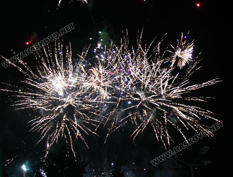 Димитровград посрещна Дядо Коледа и звездата от Детската Евровизия Лидия Ганева