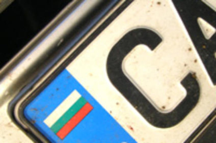 Прокуратурата подхвана двама шофирали коли с фалшиви табели