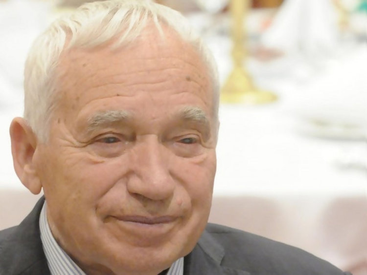 ГЕРБ дава 6000 лв. за надгробна плоча на Желю Желев