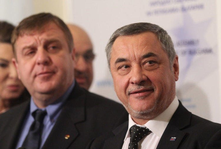 Каракачанов заподозря външен натиск, за да няма кабинет на Патриотите