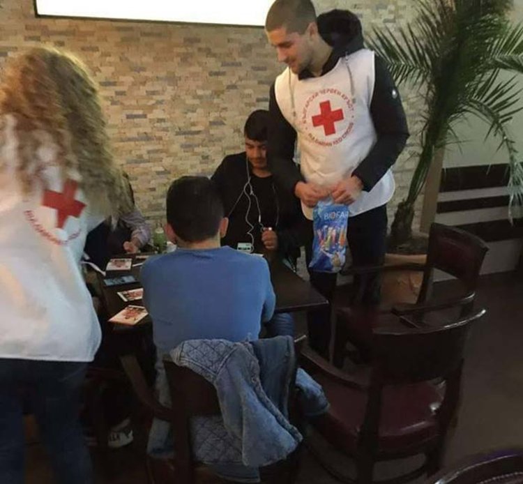 И младите червенокръстци с акции в Световния ден срещу ХИВ/СПИН