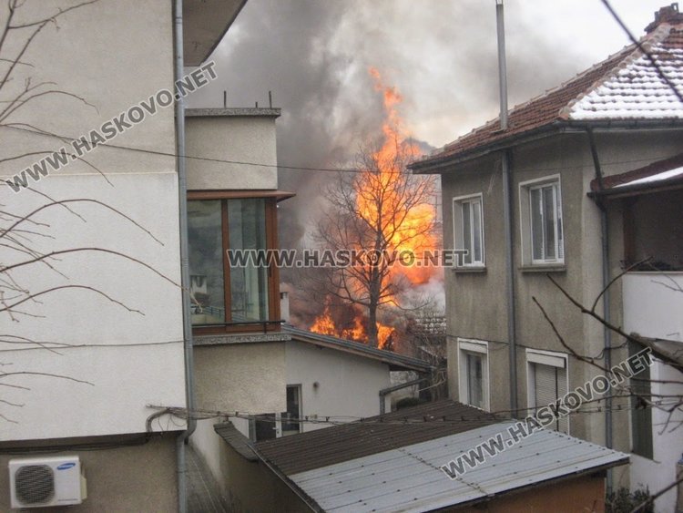 Бездомници подпалиха класна стая и още четири сгради