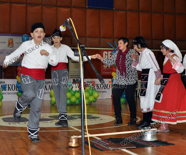 Деца превзеха зала “Дружба” и завихриха весел купон