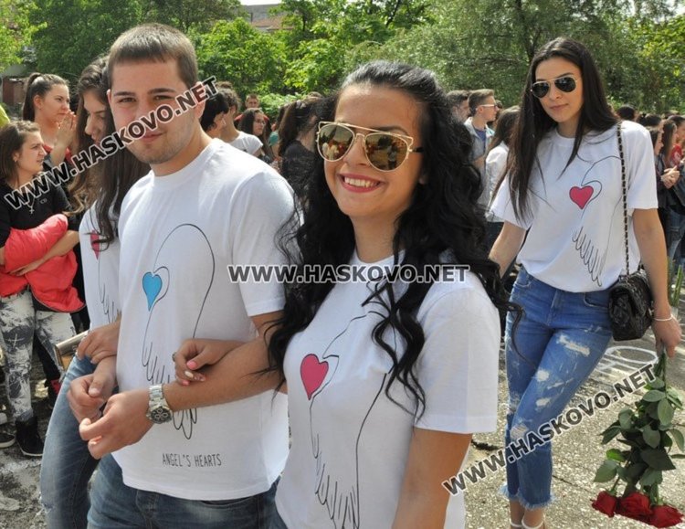 Абитуриентите от Езиковата в доброволческата акция през май 