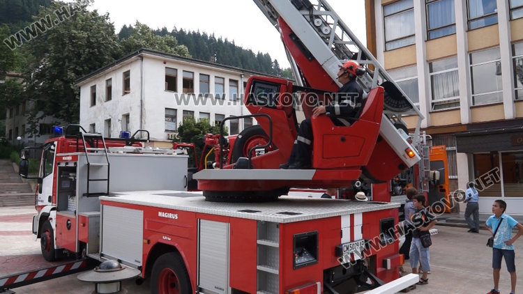 Лекции и демонстрации за международния ден на доброволеца в няколко смолянски училища 