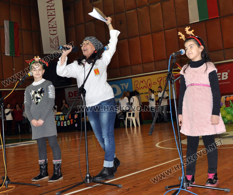 Деца превзеха зала “Дружба” и завихриха весел купон