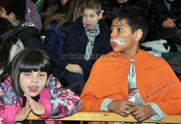 Деца превзеха зала “Дружба” и завихриха весел купон