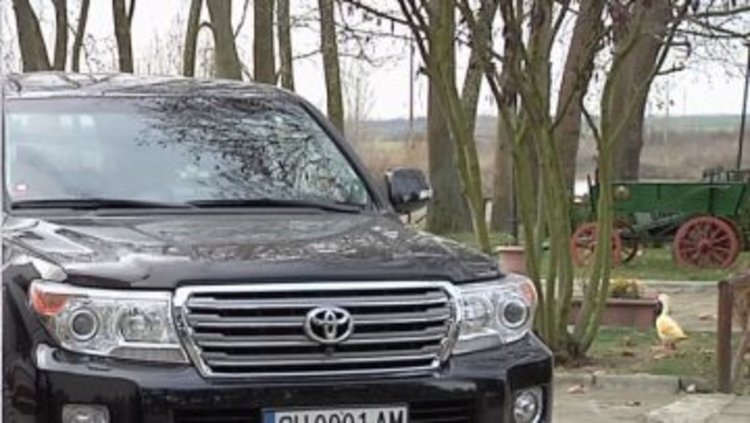 НСО получи като подарък джиповете, купени от горски стопанства 