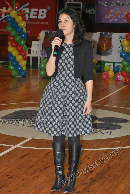 Заместник-кметът Милена Трендафилова поздрави хората в залата и изрази подкрепа към тях