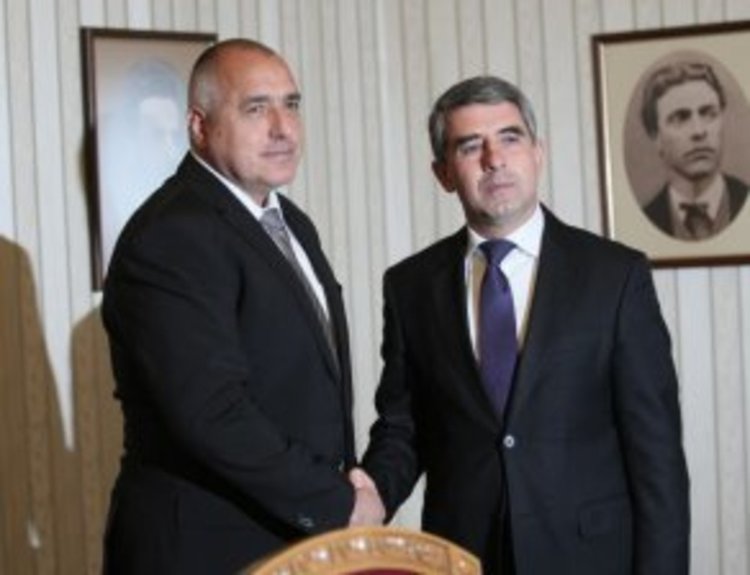 Плевнелиев дава мандат на Борисов за ново правителство  