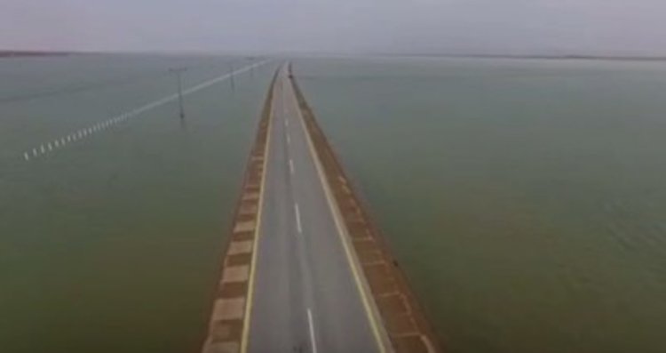 Проливни дъждове наводниха пустиня в Саудистка Арабия (видео)  