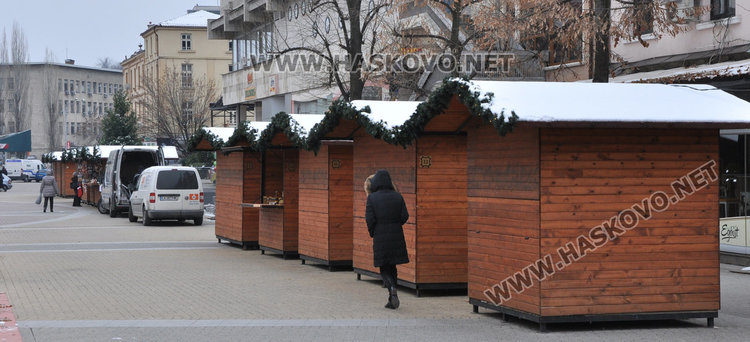 Дървените къщички в центъра поскъпват