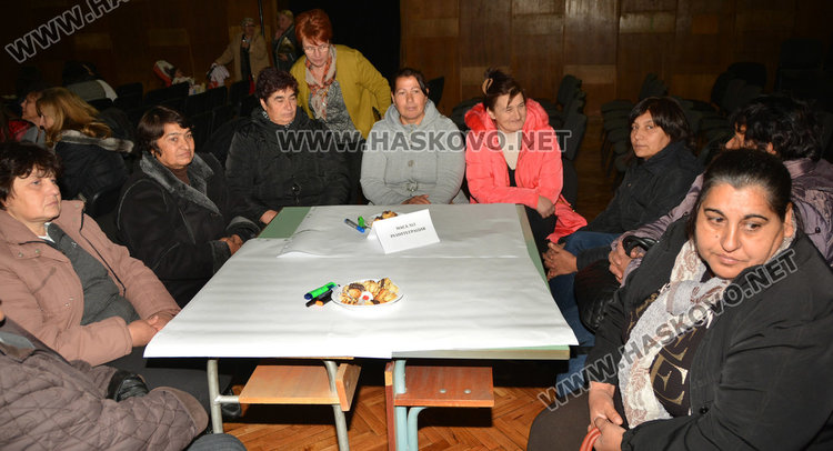 Искат трудови договори за приемните родители, а не граждански