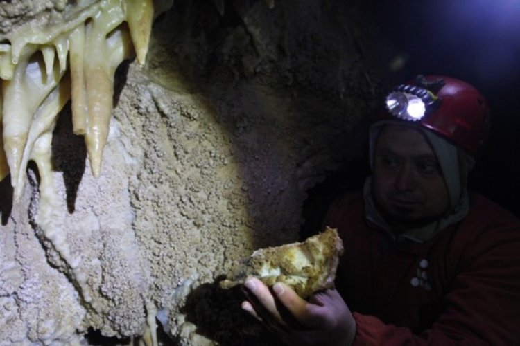 Шест години след успешната акция в "Духлата" - спасители и пещерняци отново са там