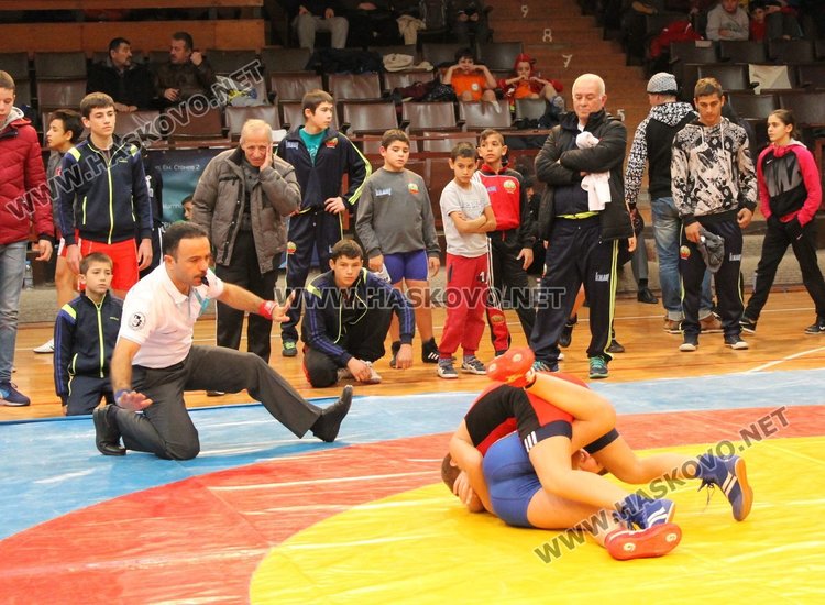 Над 140 състезатели мерят сили в турнира по борба в Димитровград