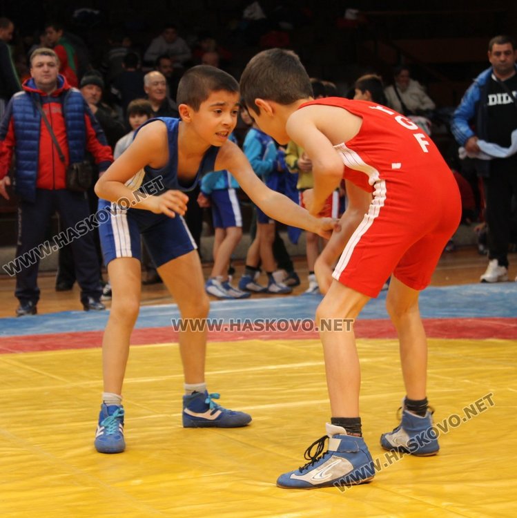 Над 140 състезатели мерят сили в турнира по борба в Димитровград