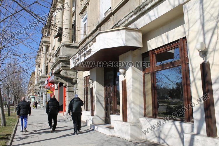 17 художници, свързани с Димитровград ще покаже изложба, която ще бъде открита на 5 декември, понеделник от 17:30 часа в галерия "Петко Чурчулиев" на бул."Д.Благоев"