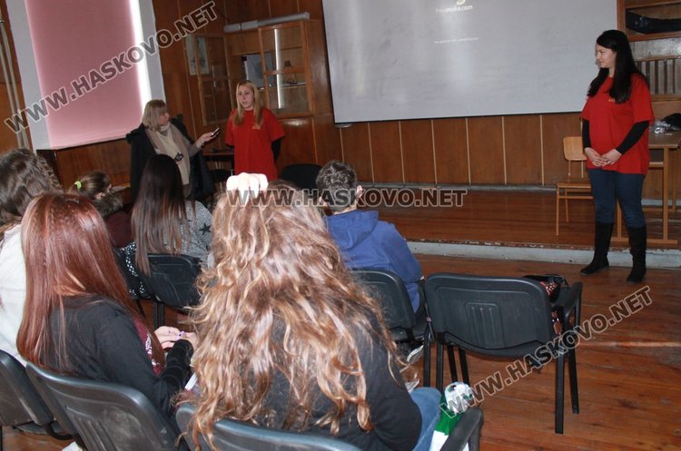 От Фондация "„Български център за джендър изследвания" напомниха, че днес - 5 декември е Международен ден на доброволеца