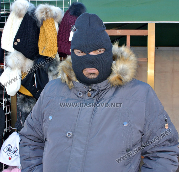 Греяно вино за левче на Коледния базар, търговци роптаят срещу високите наеми 