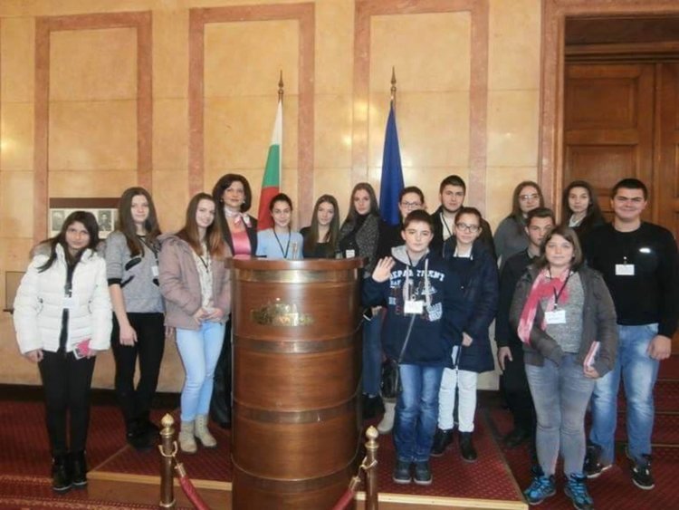 Ученическият съвет към Община Смолян посети Народнот осъбрание
