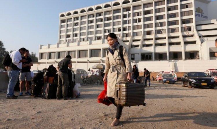 Единайсет души загинаха при пожар в хотел в Пакистан