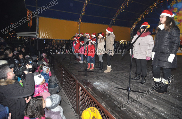 Eлхата в Хасково грейна с огнено шоу, мажоретки и хоро на площада