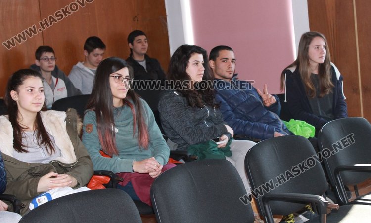 Две димитровградски училища се включиха в кампанията срещу насилието 