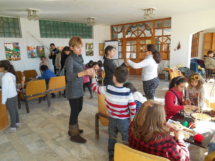  Коледна благотворителна работилница в ОДК,спрятат сурвачки