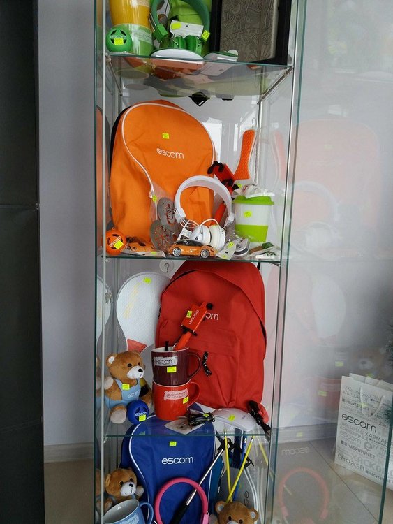 Коледно настроение в ЕСКОМ, на касите изненади за всеки