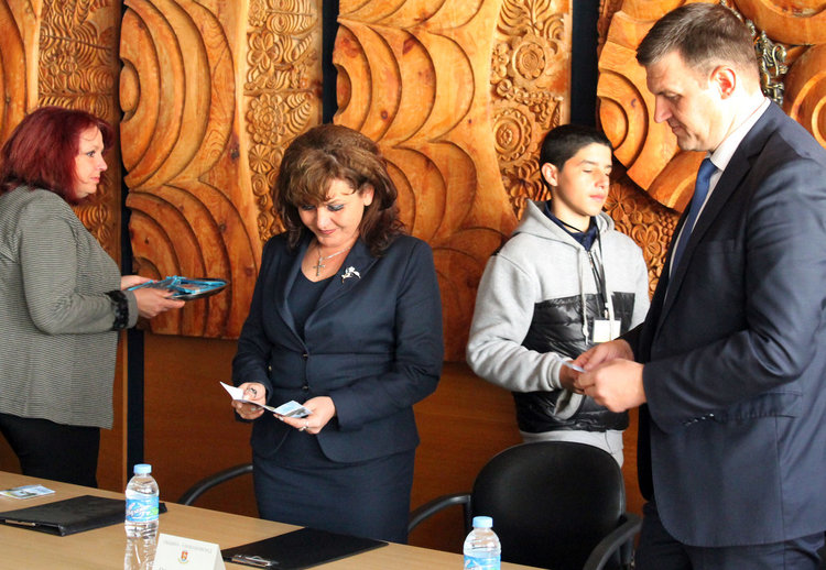 Рецитал и подаръци за празника на Симеоновград