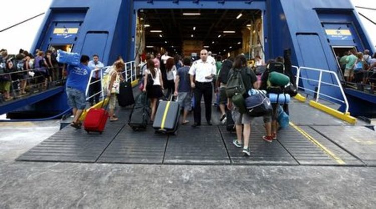 Стачка: Гърция е без фериботи и кораби до четвъртък 