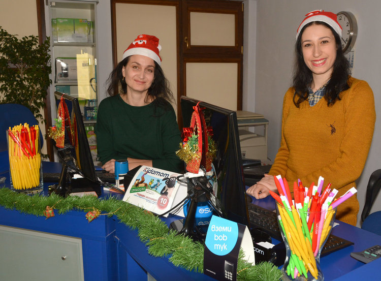 Коледно настроение в ЕСКОМ, на касите изненади за всеки 